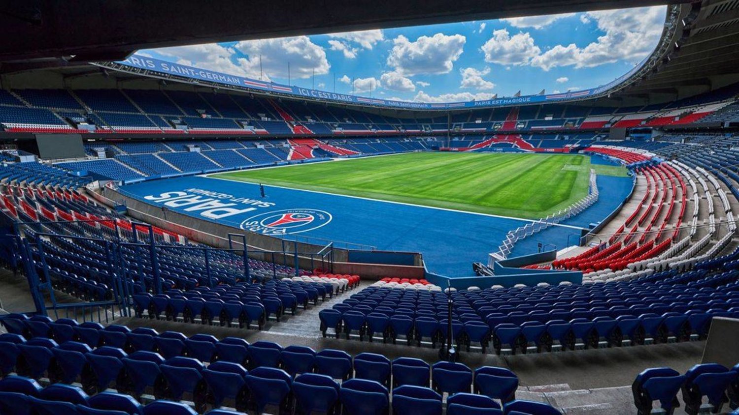 Paris,,France,-,July,2022:,Pitch,View,At,Parc,Des